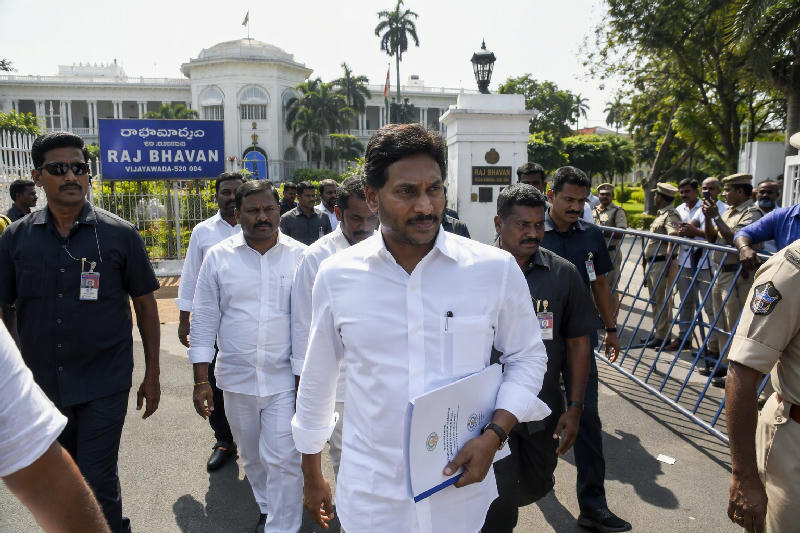 జగన్ గవర్నర్ భేటీ స్థానిక ఎన్నికల్లో అక్రమాలపై ఫిర్యాదు