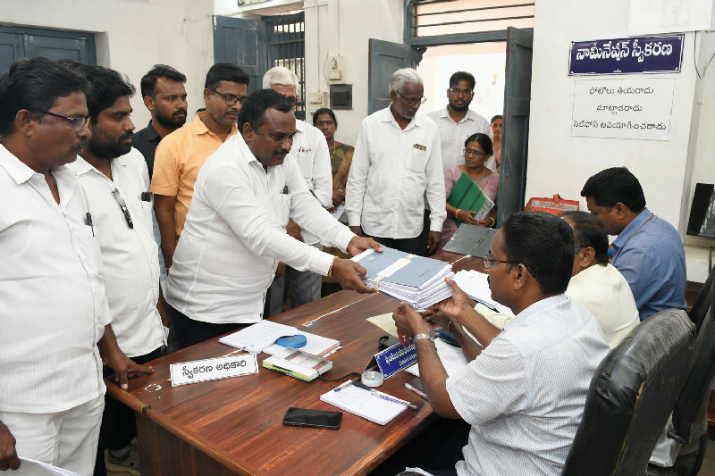 మండపేట మున్సిపల్ ఎన్నికలు: చైర్పర్సన్ స్థానానికి 19 నామినేషన్లు