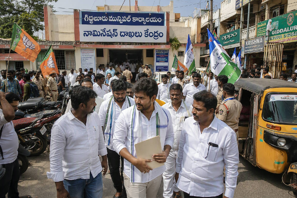 గిద్దలూరు మున్సిపల్ ఎన్నికల్లో త్రిముఖ పోటీతో హీటెక్కిన రాజకీయం