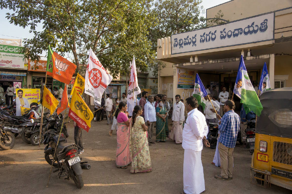 నెల్లిమర్ల నగర పంచాయతీ చైర్పర్సన్ పోరు: మైపాడ ప్రసాద్, సముద్రపు రామారావు ముఖాముఖి