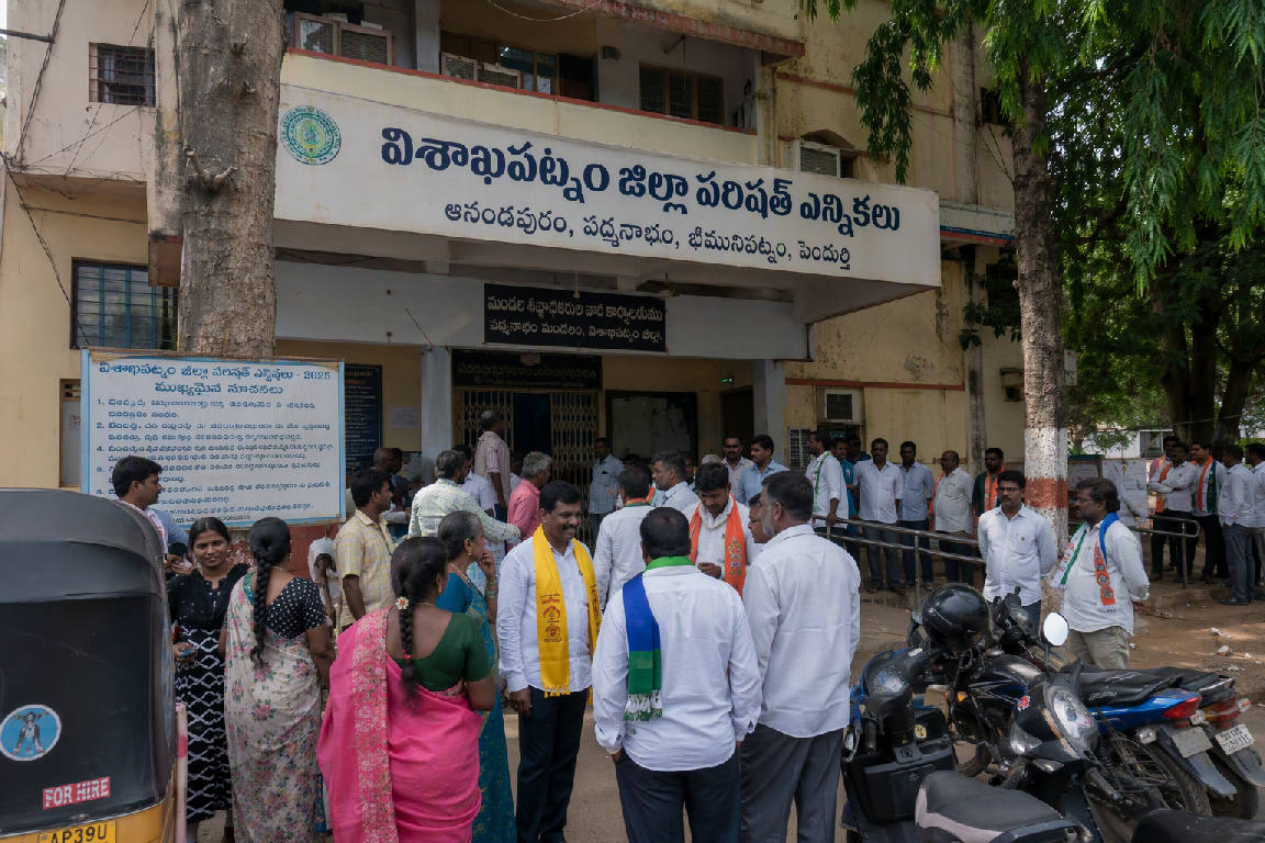విశాఖ జెడ్పీ చైర్మన్ పీఠంపై పార్టీల దృష్టి